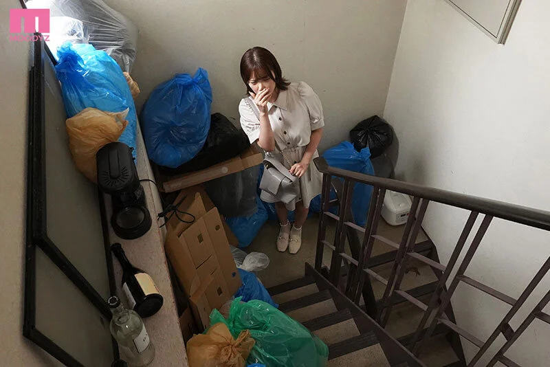 美園和花がゴミ部屋で義◯に監禁される衝撃作!巨乳の義娘を襲う歪んだ家族愛